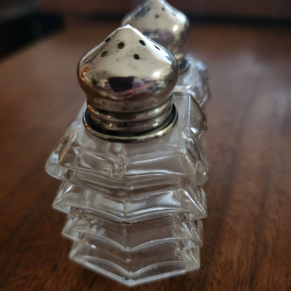 Rogers Sterling & Glass Nestling Salt Pepper Shaker Set 3.5" back to back - Picture 5 of 11